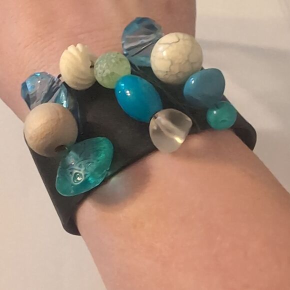 711 Black with Blue Green Cream Marble‎ Beaded Cuff Bracelet - Picture 1 of 4